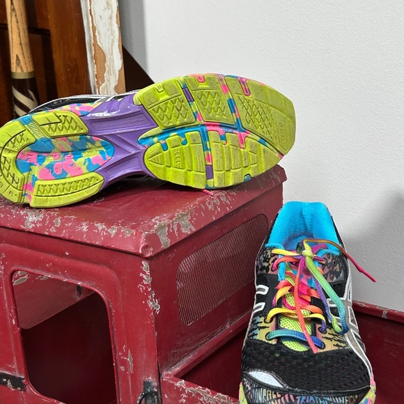 ASICS - Picture 2 of 3